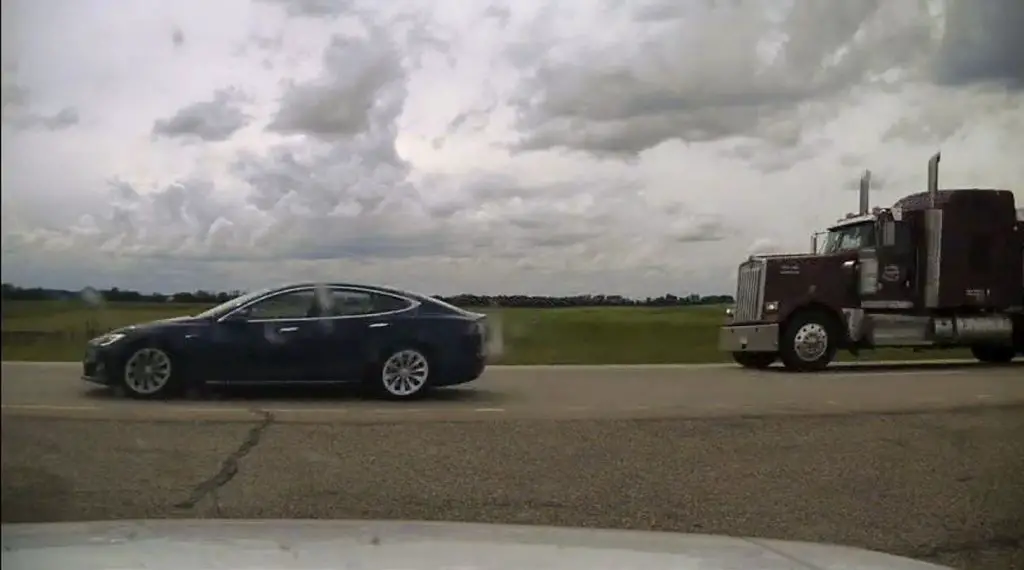 Tesla Driver Caught “Asleep” With Autopilot At 150 km/hr, Police Are Charging Him Criminally