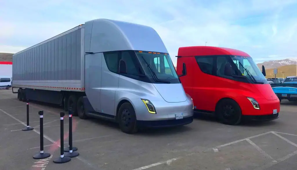 Bill Gates Says Electric Airplanes And Heavy-Duty BEVs Like Tesla Semi Won't Work, Biofuels A Better Option