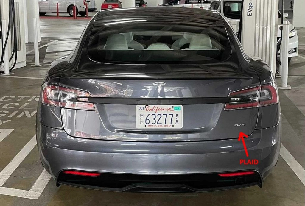 Tesla Model S Plaid Back 