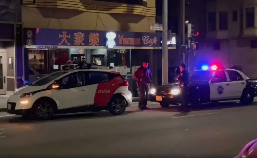 Driverless Autonomous Car Pulled Over by San Francisco Police