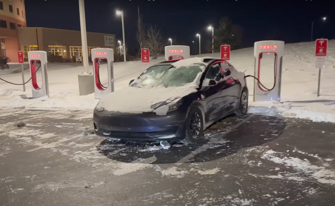 Frozen Tesla Model 3 On Supercharging