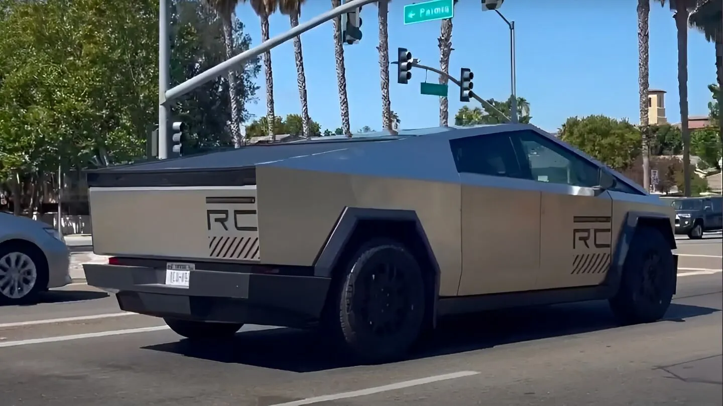 Tesla Cybertruck Top Variant