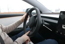 Is the Stalkless Steering Wheel in Tesla a Logical Way to Use the Turn Signal Tesla Stalkless Steering