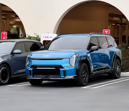 Tesla Owners Lash Out at Non-Tesla Drivers Charging at Superchargers Tesla Superchargers Kia