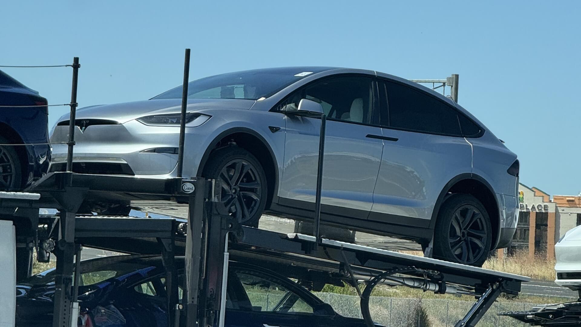 Tesla Model X in Lunar Silver