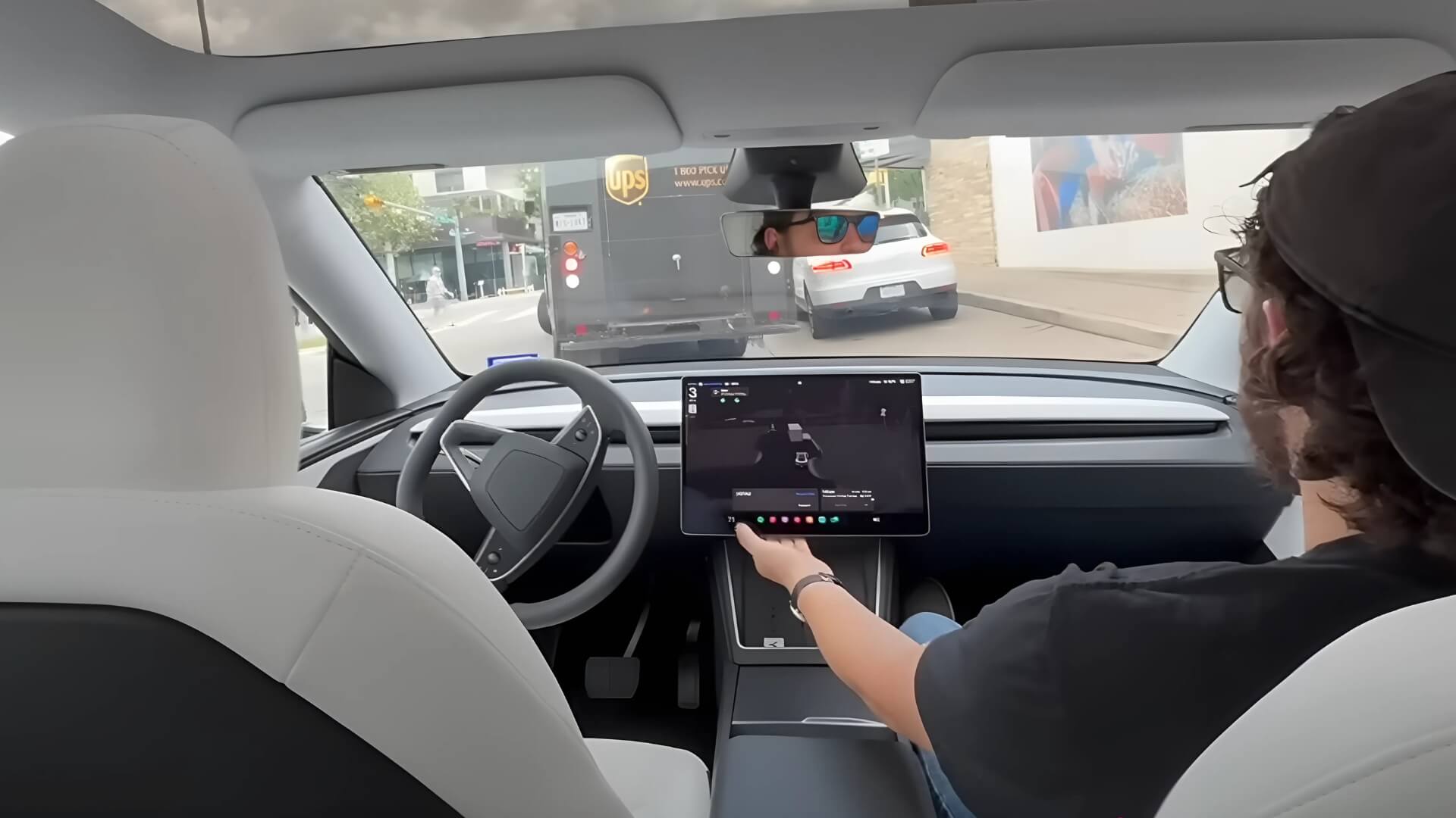 Robotaxi Parking Conflict with UPS Truck