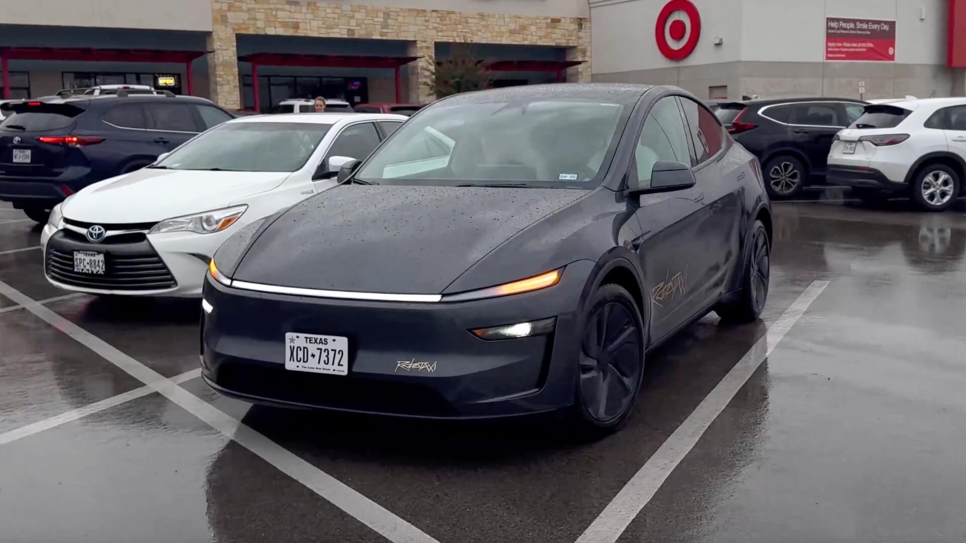 Tesla Robotaxi Wait for Passengers