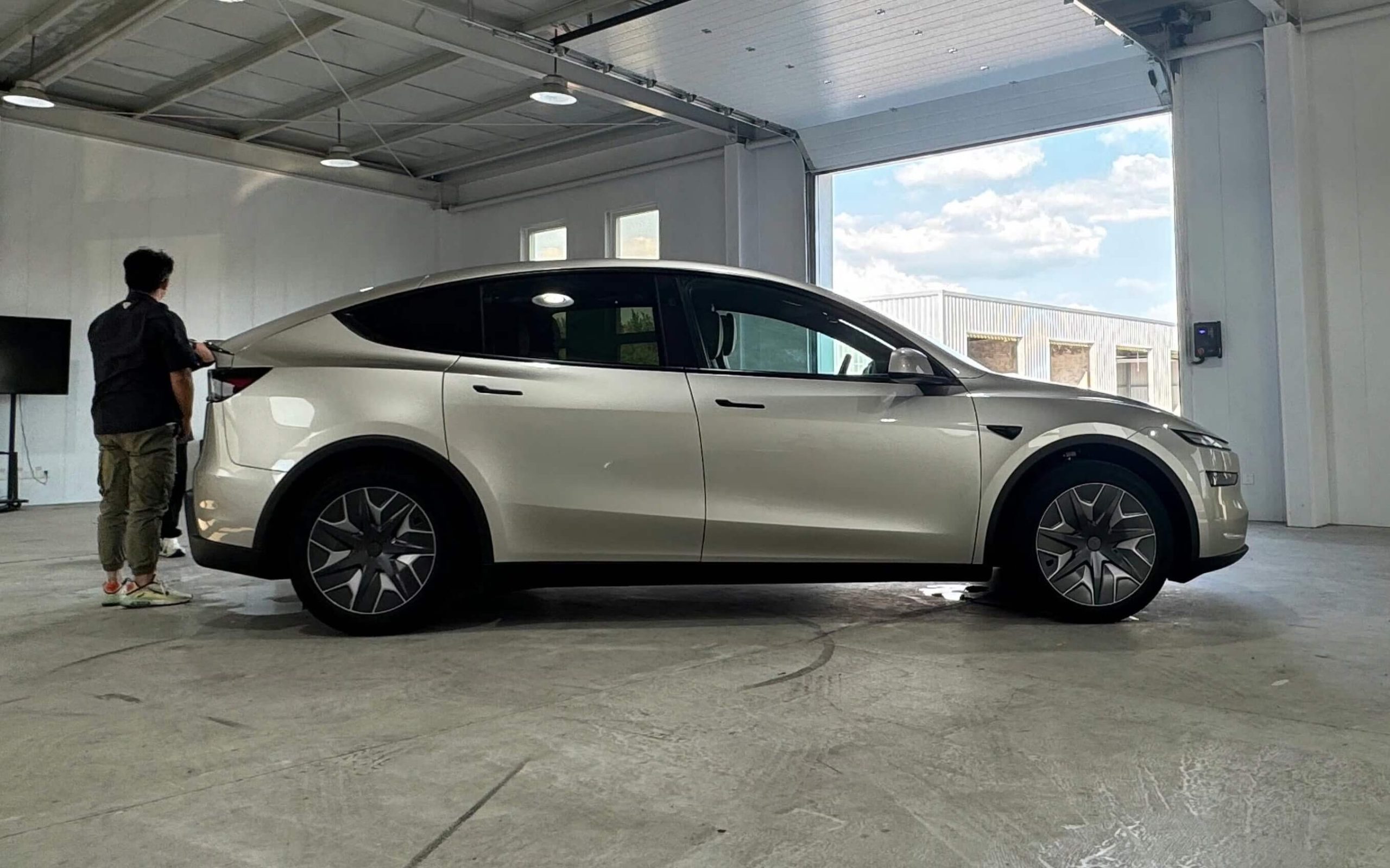 Model Y Fully Uncovered