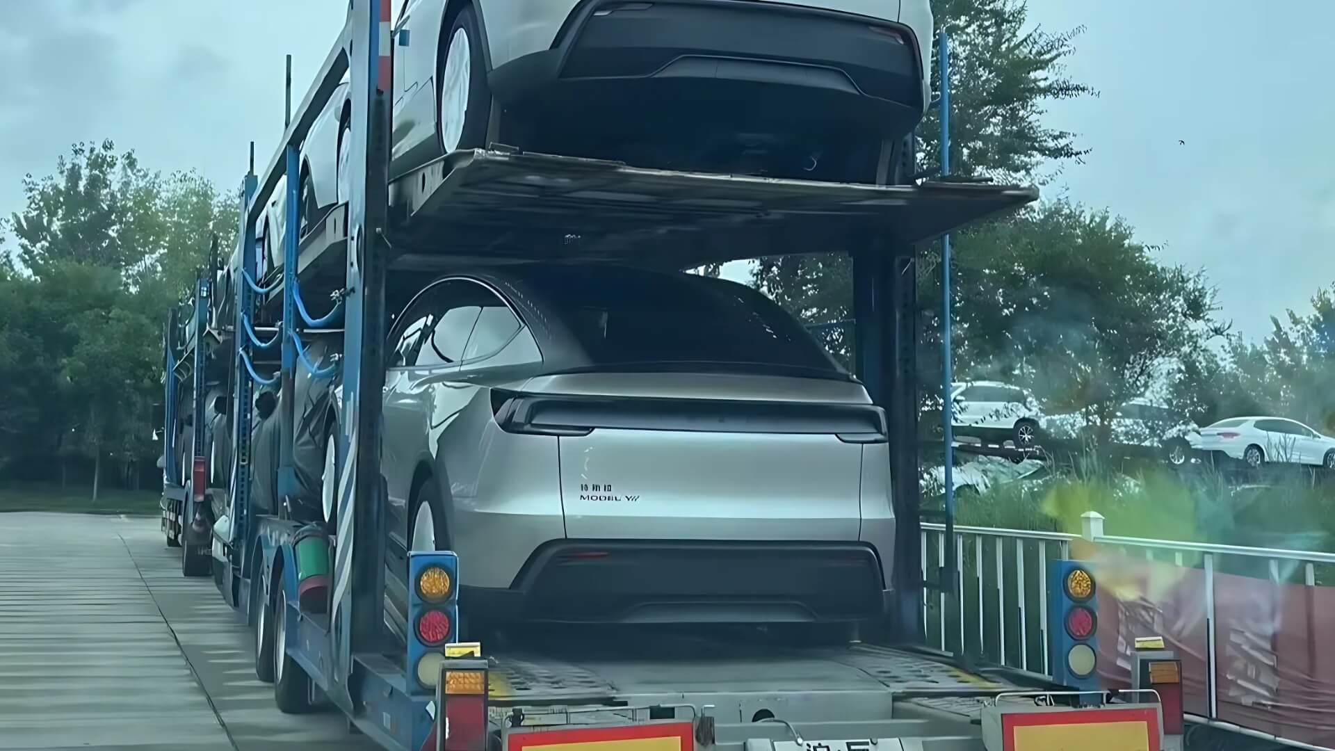 Tesla Model Y L Spotted in China Uncovered