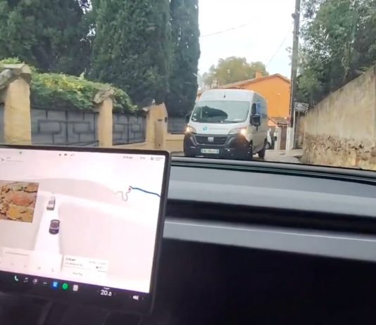 Tesla FSD Supervised Drives a Tight Two Way Street in France Like a Human Expert Tesla FSD Supervised Drives a Tight Two